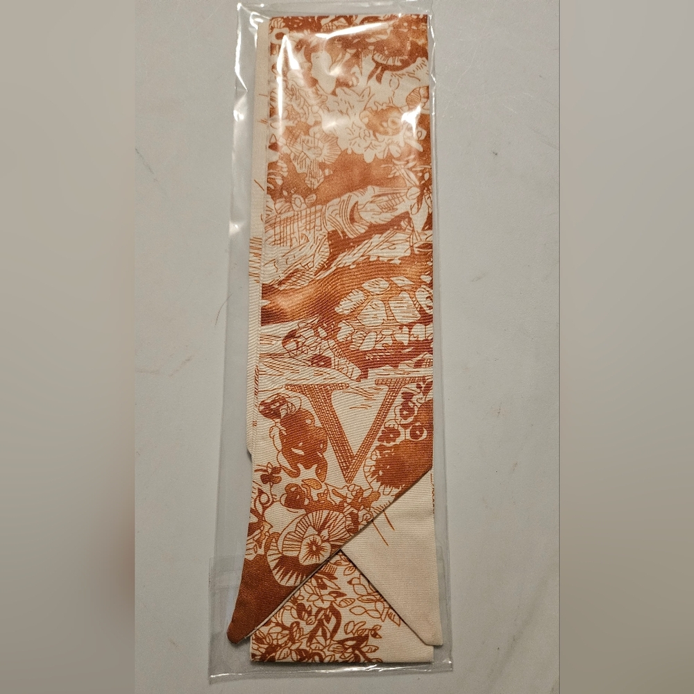Purse Scarf ~ (V) Alphabet